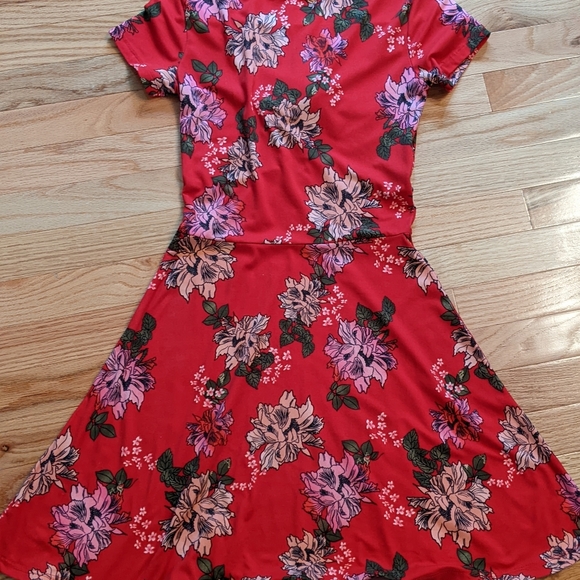 Red stretchy dress (Size S) - Picture 2 of 3